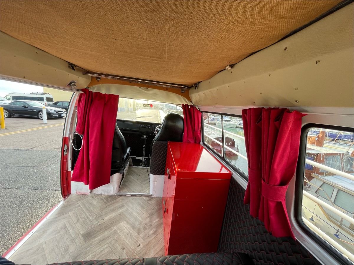 1972 Volkswagen T2 Camper Van / Bus Image 10